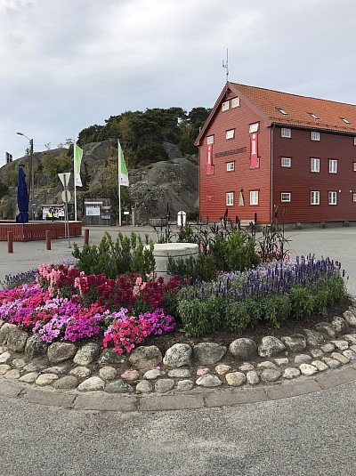 Colorful flora decorations in Skjærhalden